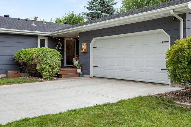 2849 Hickory Street N, Fargo, ND 58102