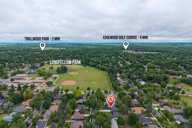 2849 Hickory Street N, Fargo, ND 58102