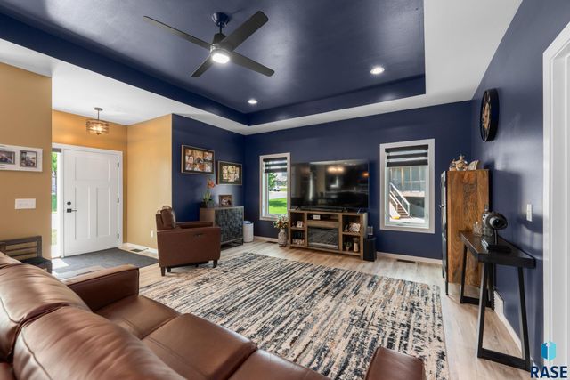 2400 W Trevi Pl Place, Sioux Falls, SD 57108