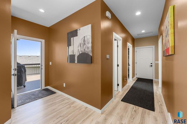 2400 W Trevi Pl Place, Sioux Falls, SD 57108