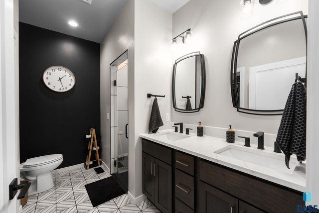 2400 W Trevi Pl Place, Sioux Falls, SD 57108