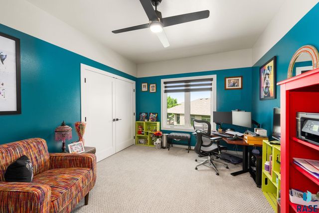 2400 W Trevi Pl Place, Sioux Falls, SD 57108