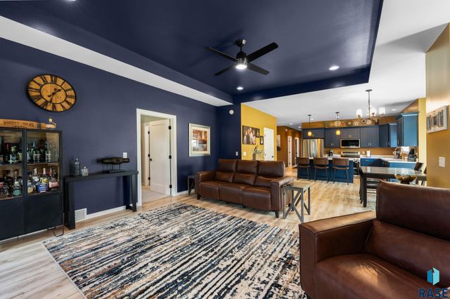 2400 W Trevi Pl Place, Sioux Falls, SD 57108