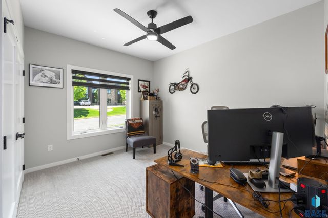 2400 W Trevi Pl Place, Sioux Falls, SD 57108