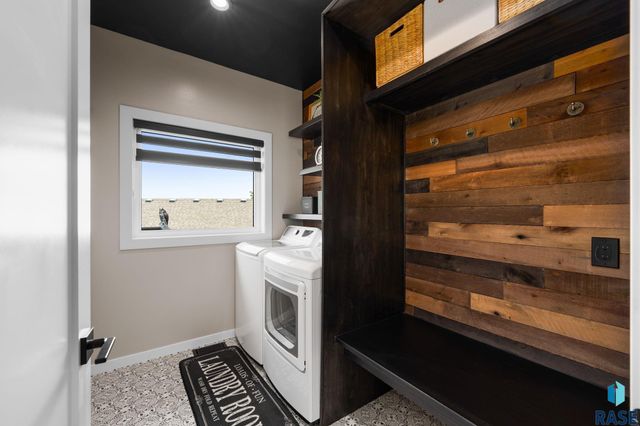 2400 W Trevi Pl Place, Sioux Falls, SD 57108