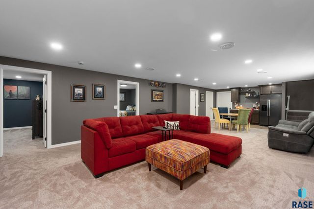 2400 W Trevi Pl Place, Sioux Falls, SD 57108