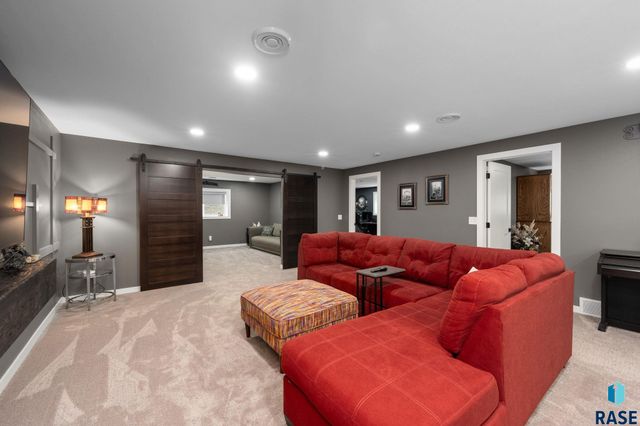 2400 W Trevi Pl Place, Sioux Falls, SD 57108
