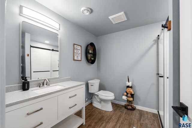 2400 W Trevi Pl Place, Sioux Falls, SD 57108