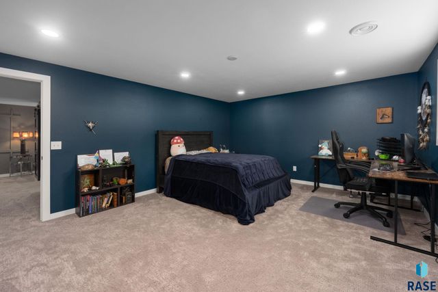 2400 W Trevi Pl Place, Sioux Falls, SD 57108