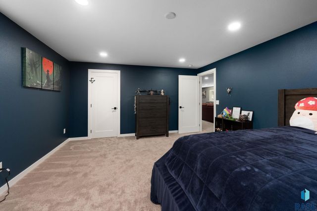 2400 W Trevi Pl Place, Sioux Falls, SD 57108