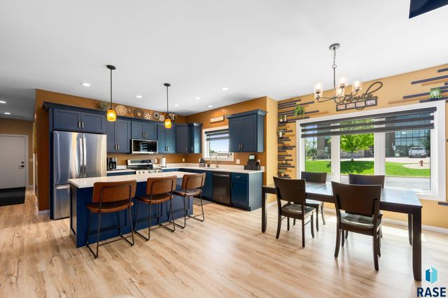 2400 W Trevi Pl Place, Sioux Falls, SD 57108