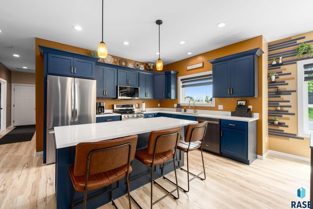 2400 W Trevi Pl Place, Sioux Falls, SD 57108