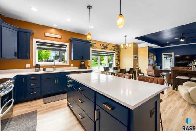 2400 W Trevi Pl Place, Sioux Falls, SD 57108