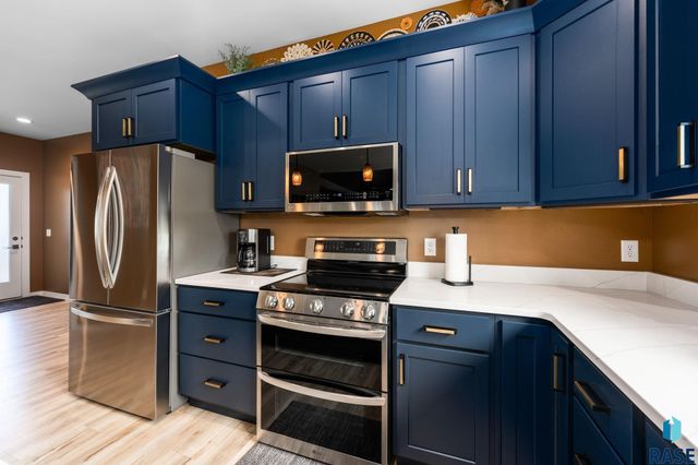 2400 W Trevi Pl Place, Sioux Falls, SD 57108