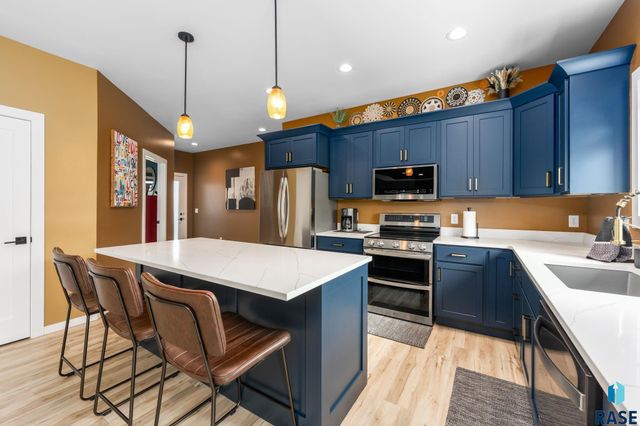 2400 W Trevi Pl Place, Sioux Falls, SD 57108