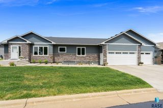 2400 W Trevi Pl Place, Sioux Falls, SD 57108