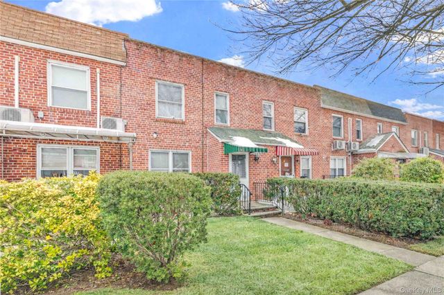 5649 206th Street, Oakland Gardens, NY 11364