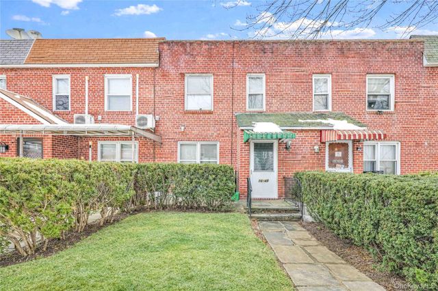 5649 206th Street, Oakland Gardens, NY 11364