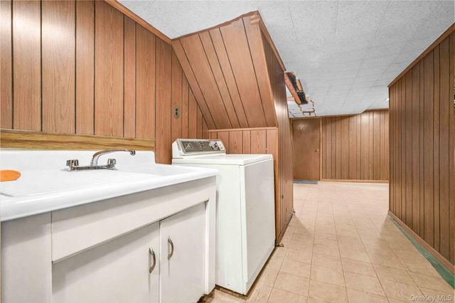 5649 206th Street, Oakland Gardens, NY 11364