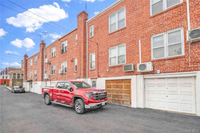5649 206th Street, Oakland Gardens, NY 11364