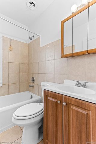 19595 Waldron Street, Roseville, MI 48066