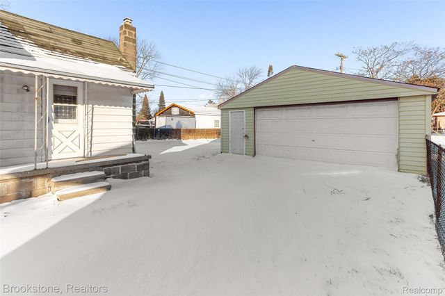 19595 Waldron Street, Roseville, MI 48066