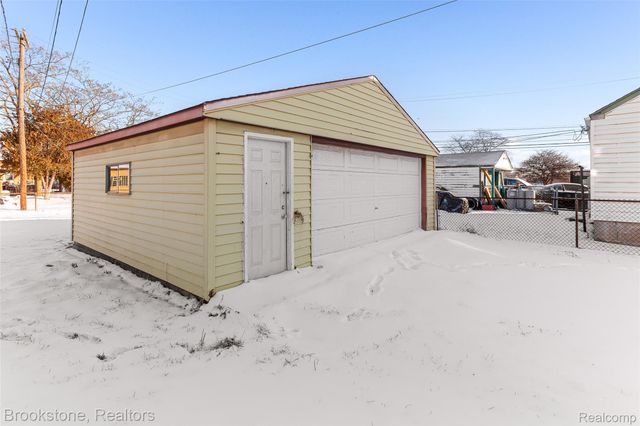 19595 Waldron Street, Roseville, MI 48066