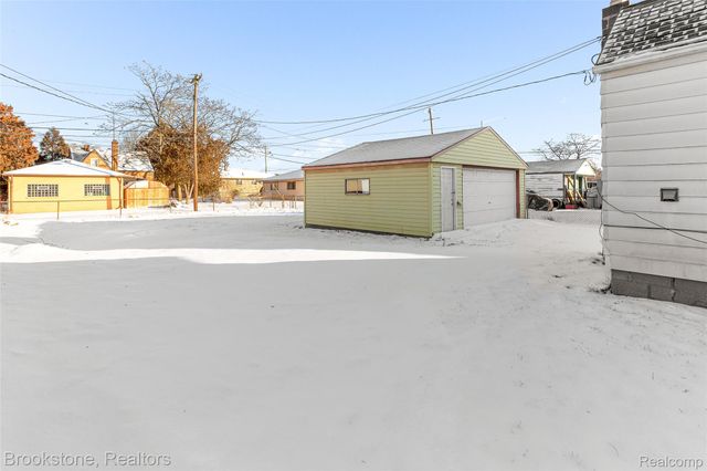 19595 Waldron Street, Roseville, MI 48066