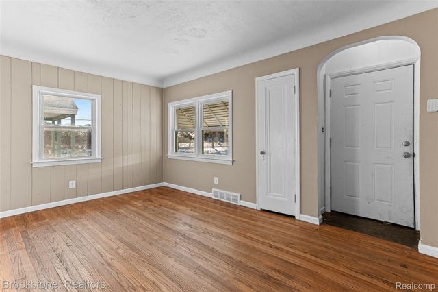 19595 Waldron Street, Roseville, MI 48066