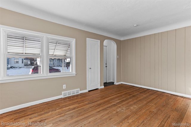 19595 Waldron Street, Roseville, MI 48066