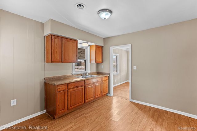 19595 Waldron Street, Roseville, MI 48066