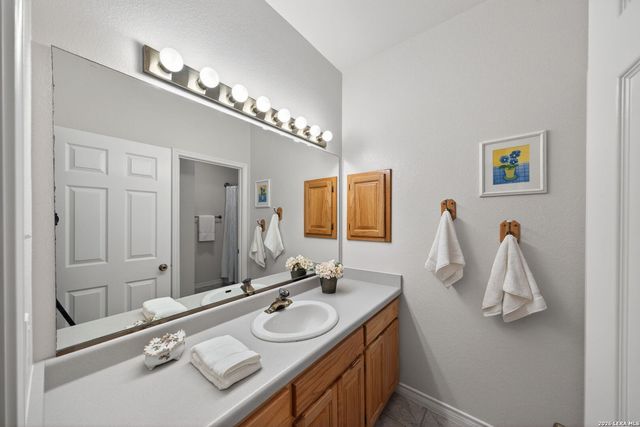 125 County Road 4720, Castroville, TX 78009