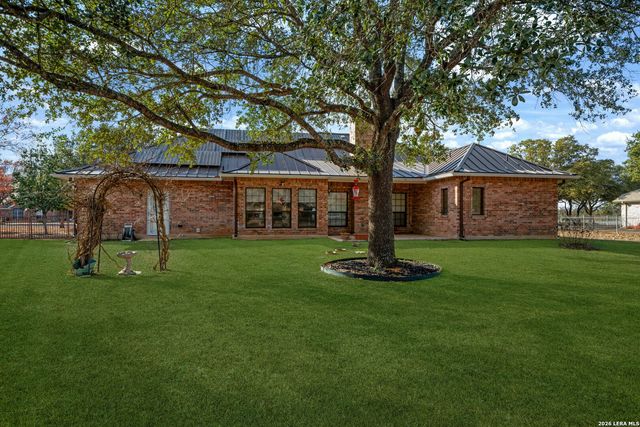 125 County Road 4720, Castroville, TX 78009