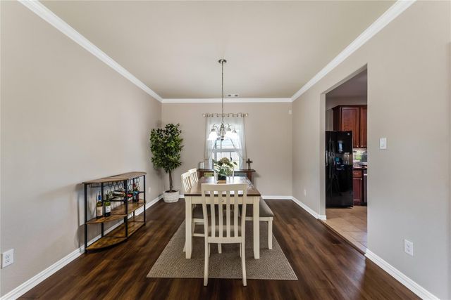 512 Forest Village Circle, La Marque, TX 77568