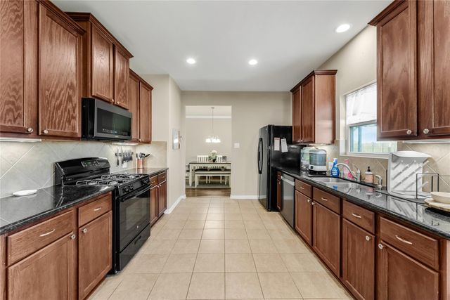 512 Forest Village Circle, La Marque, TX 77568