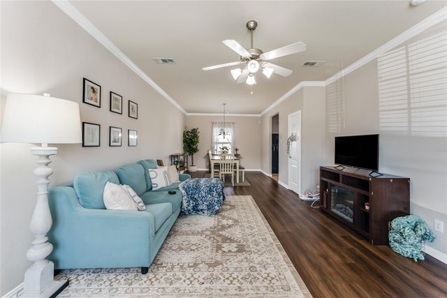 512 Forest Village Circle, La Marque, TX 77568