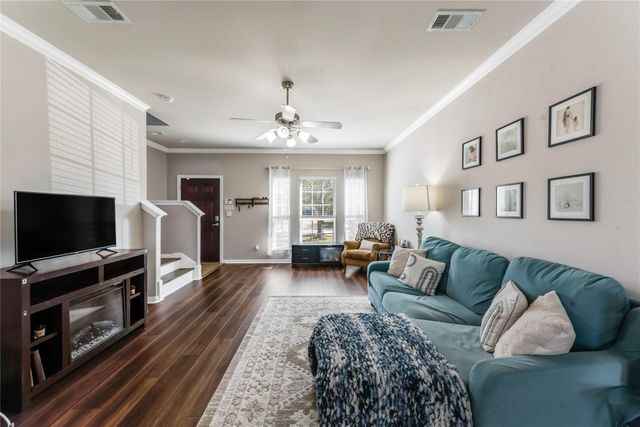 512 Forest Village Circle, La Marque, TX 77568