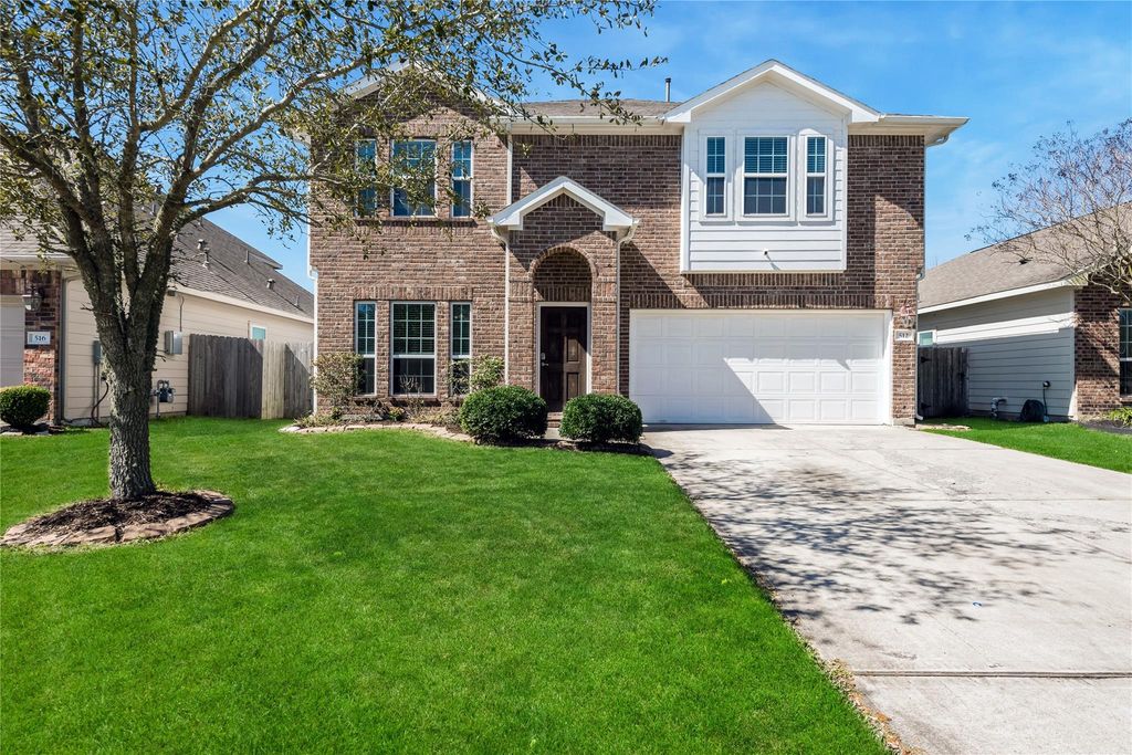 512 Forest Village Circle, La Marque, TX 77568