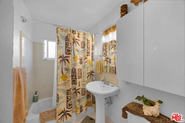 1019 American Place, Costa Mesa, CA 92627