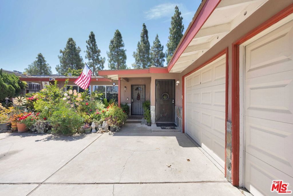 1019 American Place, Costa Mesa, CA 92627