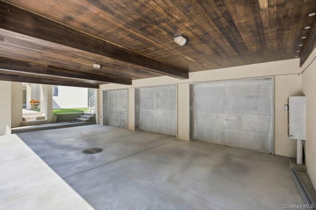 7 Mac Lean Drive, Brookville, NY 11545
