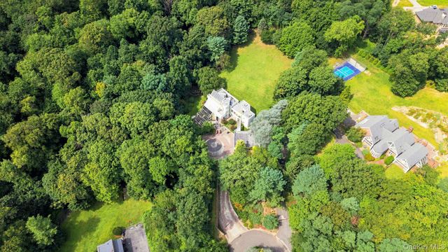 7 Mac Lean Drive, Brookville, NY 11545
