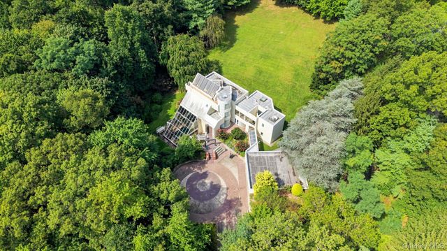 7 Mac Lean Drive, Brookville, NY 11545