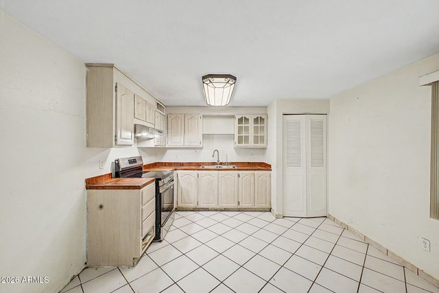 5916 W MONTE VISTA Road, Phoenix, AZ 85035