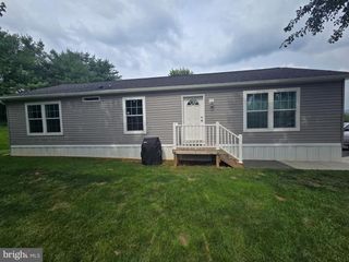 38 RUSTIC DR, Shippensburg, PA 17257