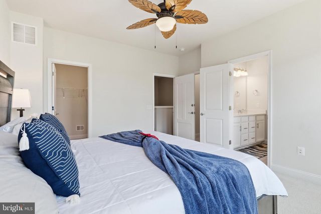 1946 GREENBRIAR HALL RD, Dumfries, VA 22026