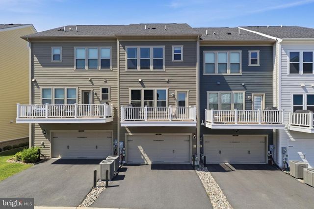 1946 GREENBRIAR HALL RD, Dumfries, VA 22026