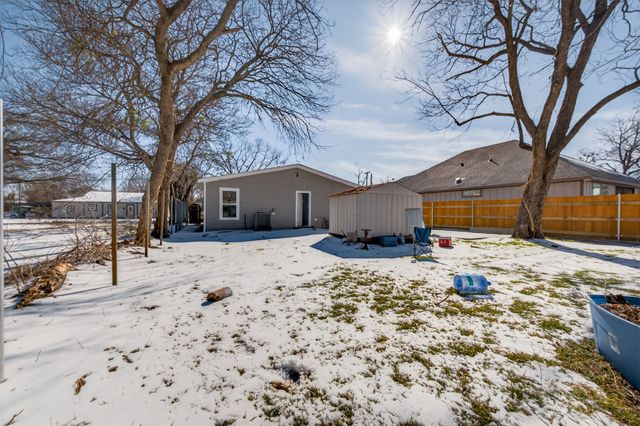 603 E Willingham Street, Cleburne, TX 76031