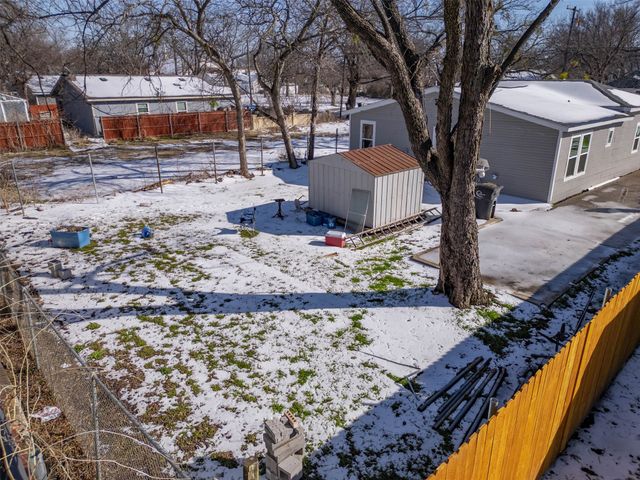 603 E Willingham Street, Cleburne, TX 76031