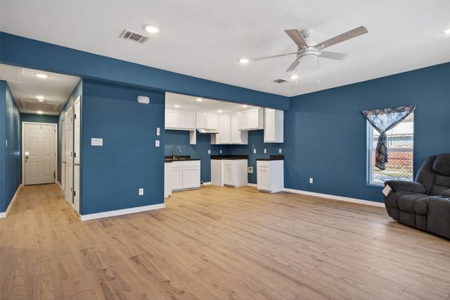 603 E Willingham Street, Cleburne, TX 76031